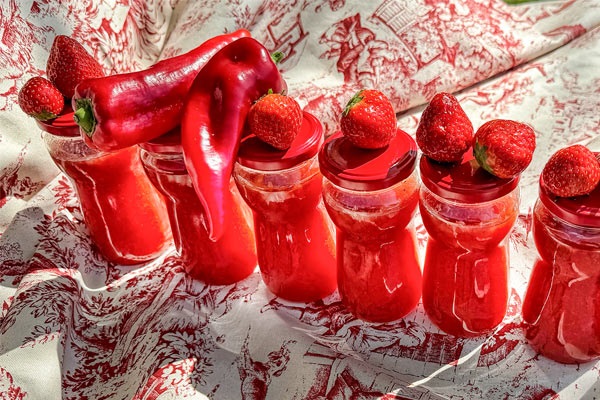 Scharfe Erdbeer-Paprika-Konfitüre